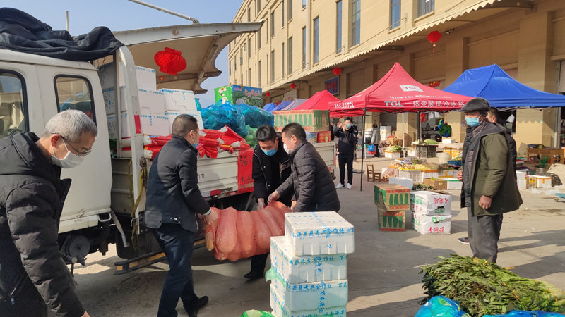 浦江農(nóng)批市場暖心物資馳援鄭宅東莊