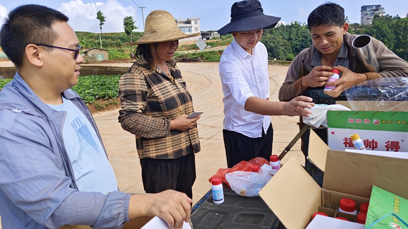 石原金牛為云南種植戶送技術(shù)、送優(yōu)惠